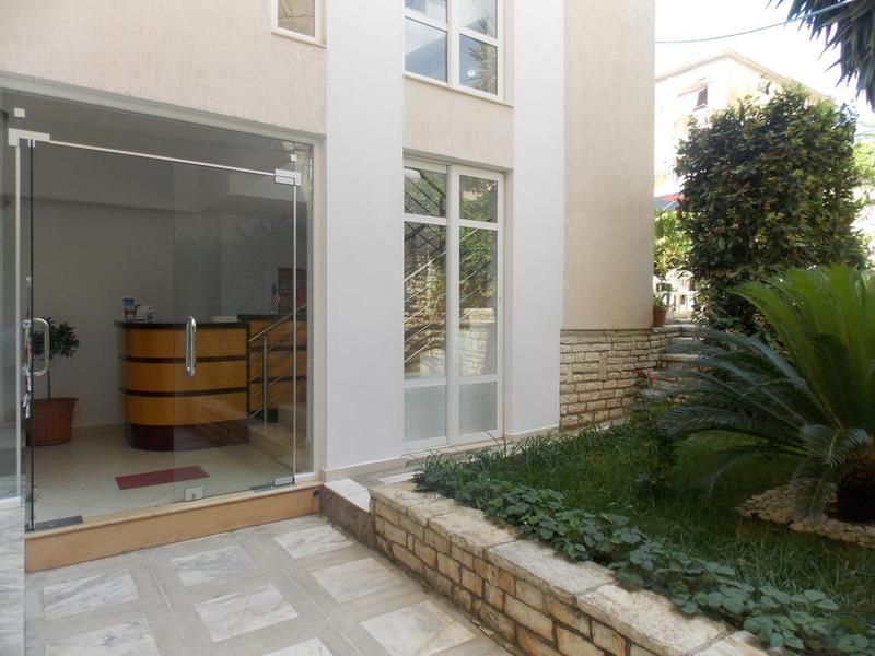 Mano 3* Sarandë
