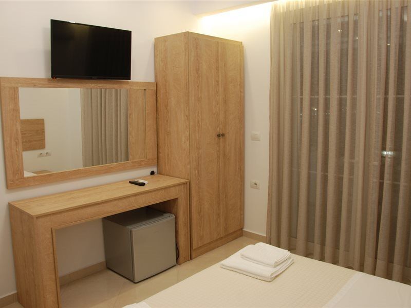 Hotel Mano 3*